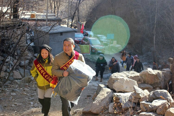 中国经济网：冰球突破-冰球突破豪华版_mg冰球游戏制药普通电工徐荣立帮助别人 快乐自己