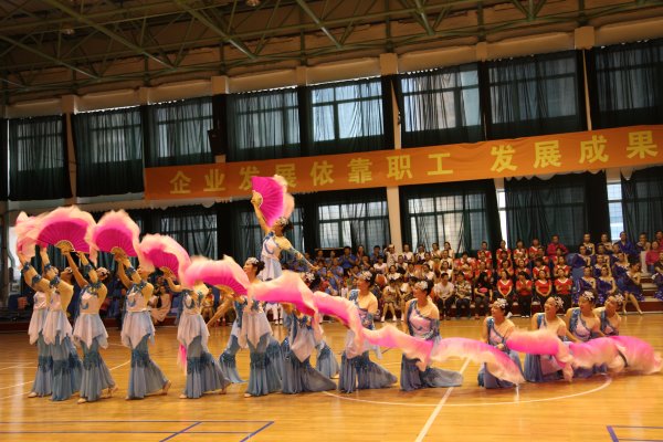 职工广场舞比赛热力开场