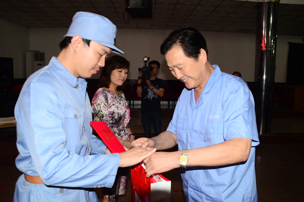 冰球突破-冰球突破豪华版_mg冰球游戏制药集团职工经典诵读大赛圆满结束<br />