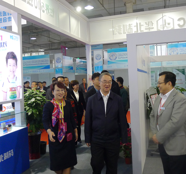 mg冰球突破参展石家庄第九届国际医药博览会