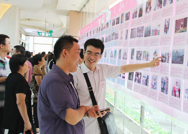 冰球突破-冰球突破豪华版_mg冰球游戏制药单身青年男女参加大型相亲派对