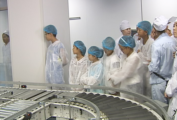 省会市民代表参观mg冰球突破新头孢工厂