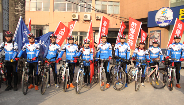 冰球突破-冰球突破豪华版_mg冰球游戏制药掀起学雷锋活动热潮 获市领导赞誉