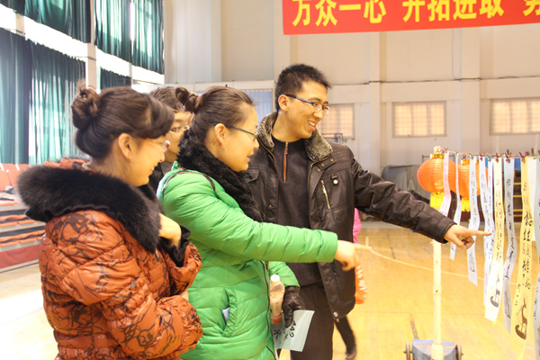 冰球突破-冰球突破豪华版_mg冰球游戏制药灯谜会喜庆元宵佳节<br />