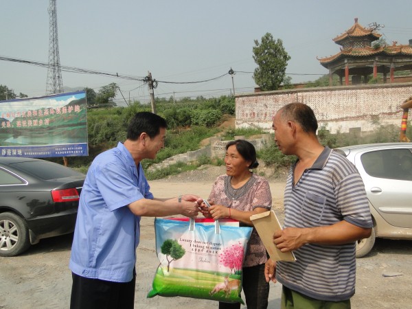 mg冰球突破集团工会深入井陉受灾职工家中进行慰问