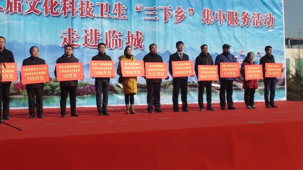 冰球突破-冰球突破豪华版_mg冰球游戏制药参加第22届省直“三下乡”进临城活动